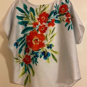 Short sleeve floral design blouse